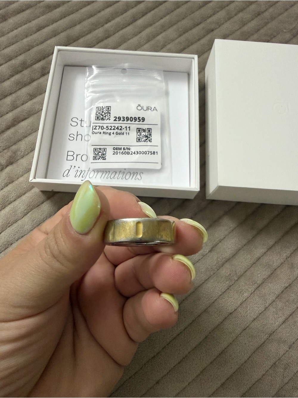 Oura Ring 4 Gold with White Packaging